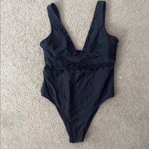 Black Scalloped One-Piece Swimsuit Cupshe size XL